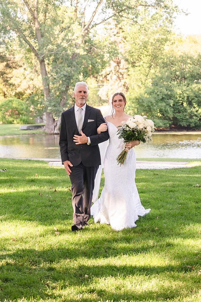 Father walks daughter down the aisle at the Monte Bello Estate in Lemont, IL